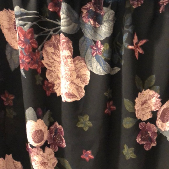 🔥🌸🐝NWT Floral Love Fire Pretty Top 💕💕 - Picture 2 of 3